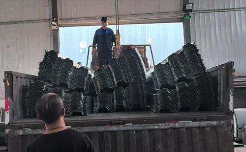 闭口楼承板耐火时限实测：大跨度怎样选海西直辖楼承板