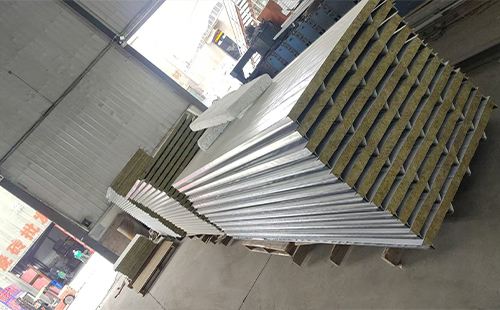 厂房改造选海西直辖彩钢岩棉夹芯板：防火厚度怎么挑